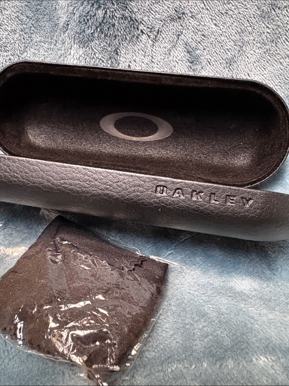 Oakley Black Sunglasses Case with Black Microfiber Pouch